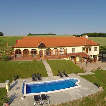 Villa Teleki Luaran gambar