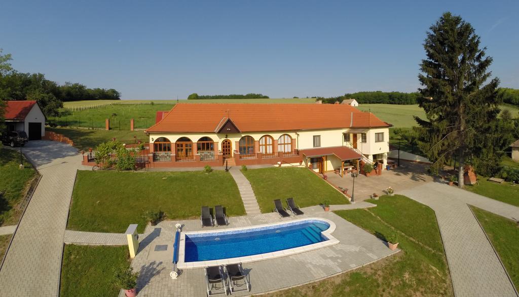 Villa Teleki Luaran gambar