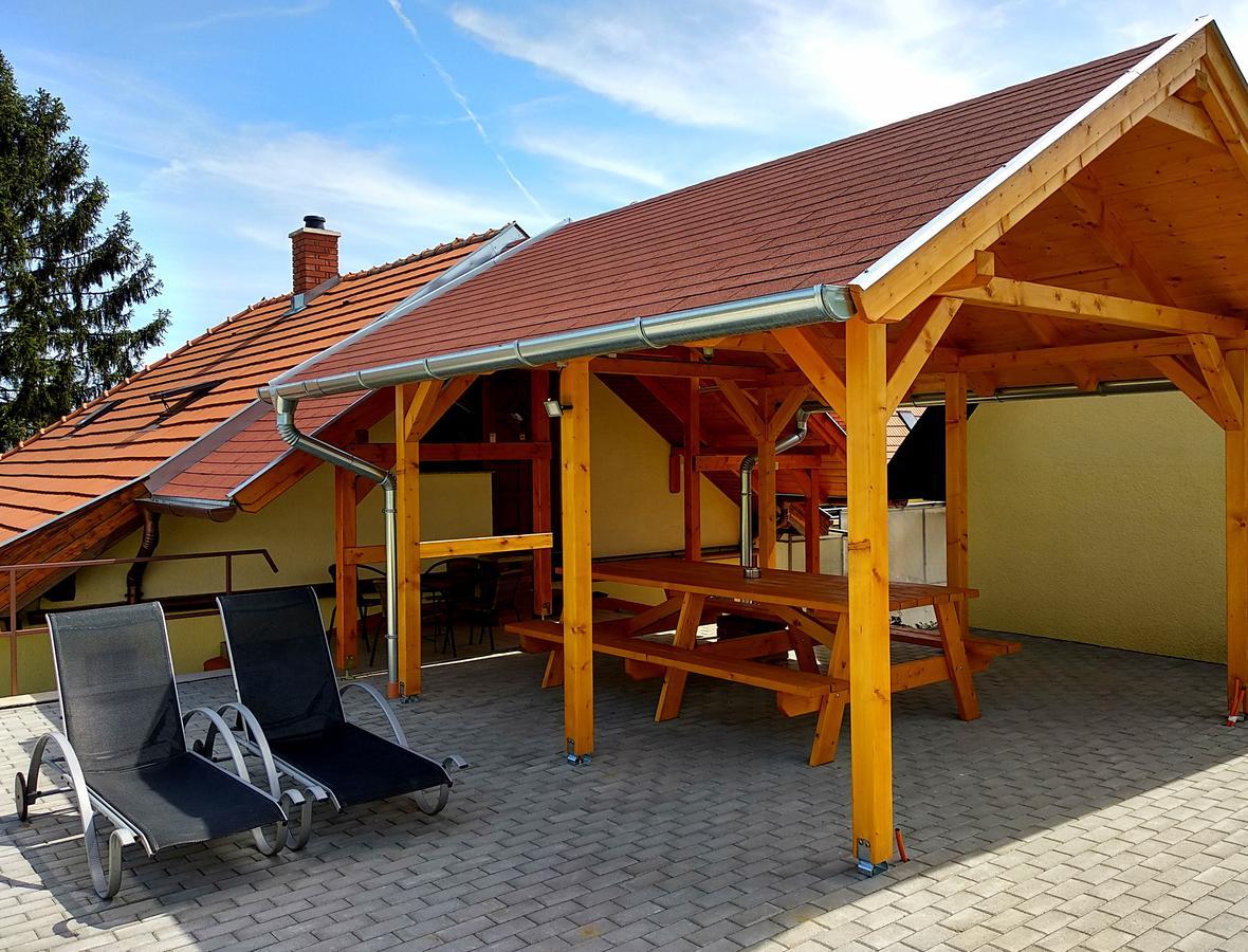 Villa Teleki Luaran gambar