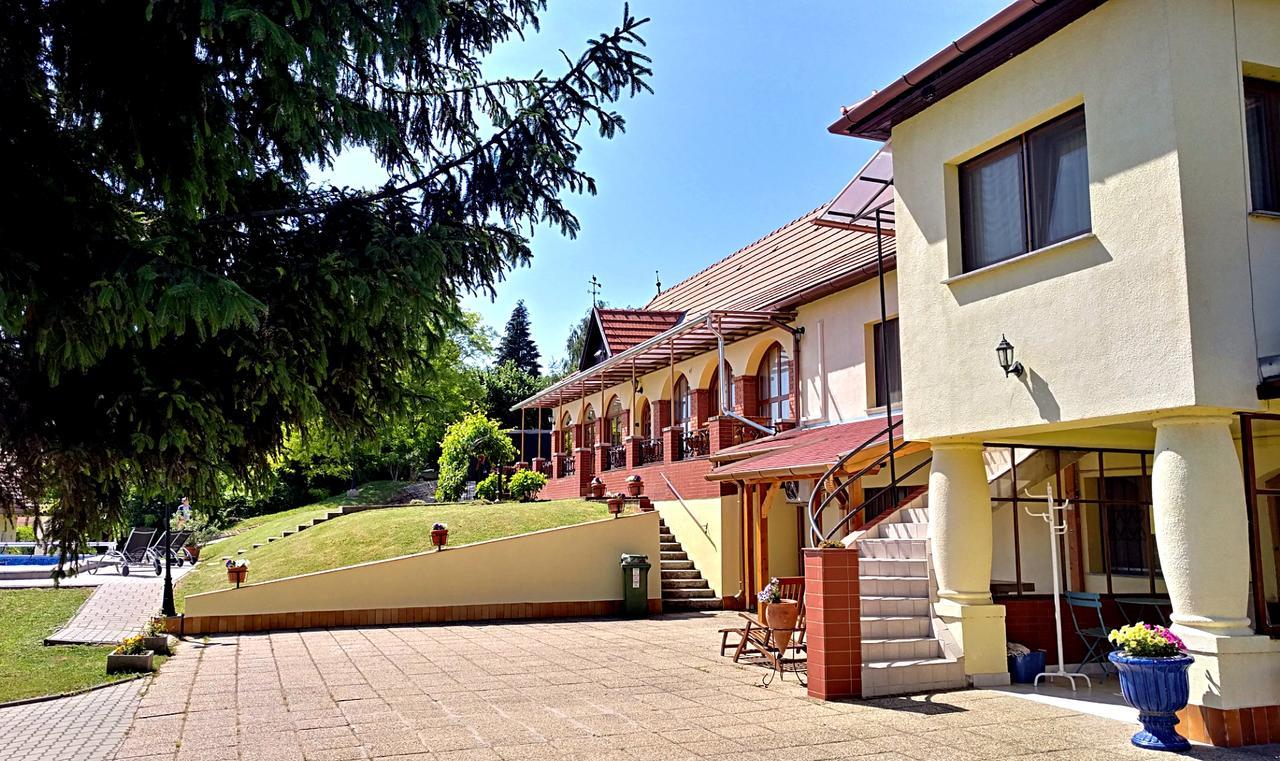 Villa Teleki Luaran gambar